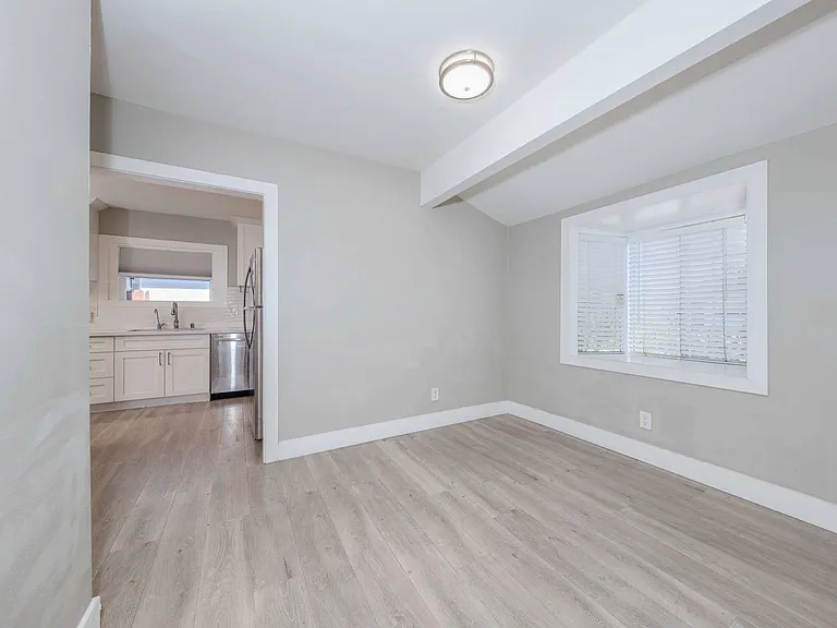 1817 E Morava Ave — Photo 12