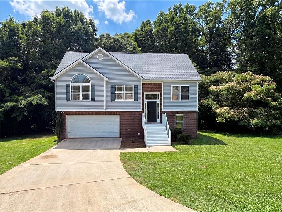 1st image of 104 Peppertree