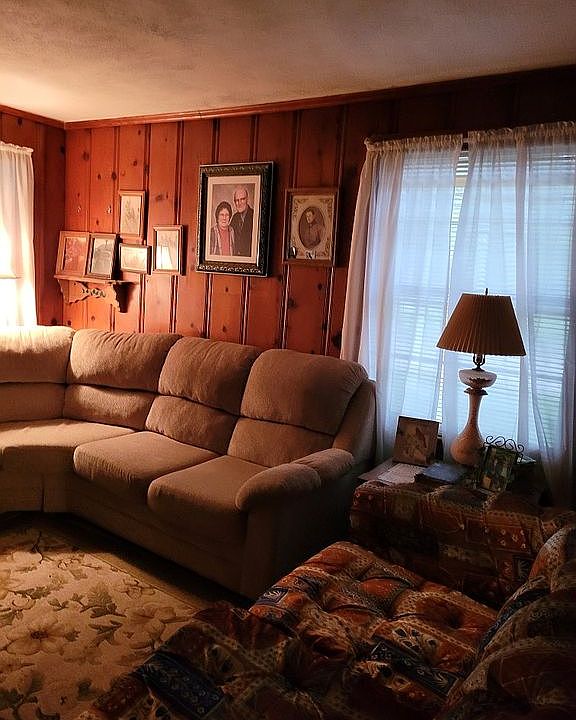 2nd image of 124 Caldwell Cir