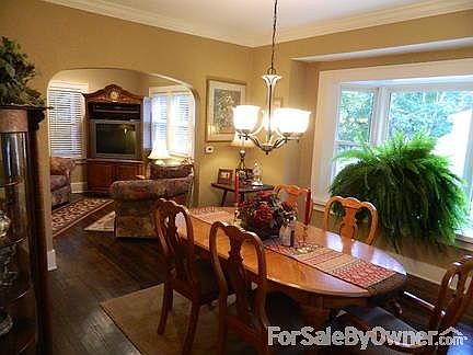 3rd image of 731 Lenora Ave NW