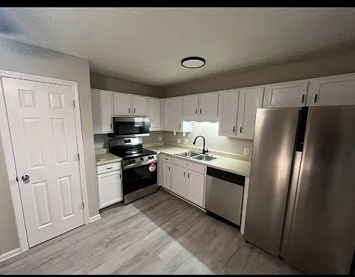 3 bed, 1098 sqft, $1,850 — Photo 2