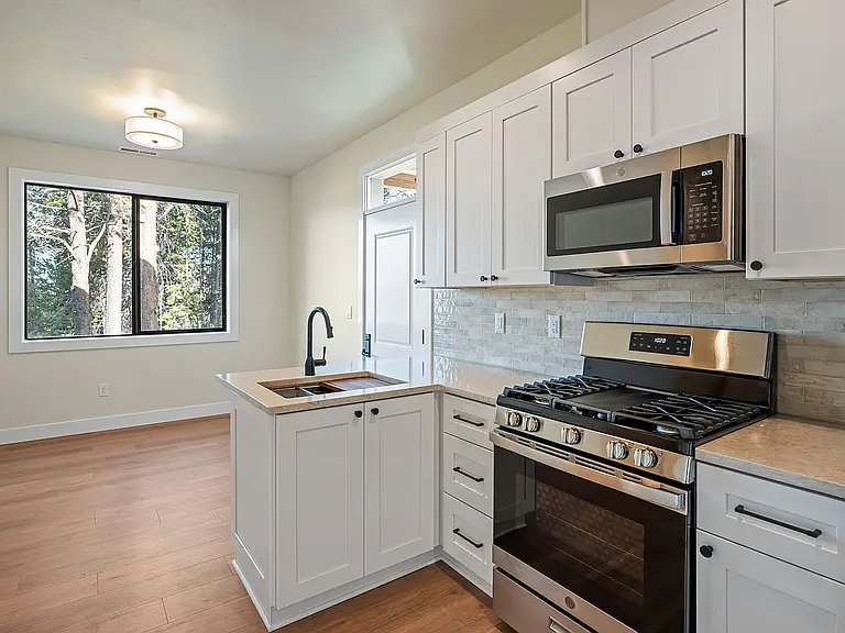 16768 Sandy Ct — Photo 3