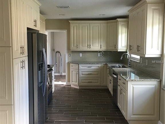 3rd image of 714 Westwood Cir