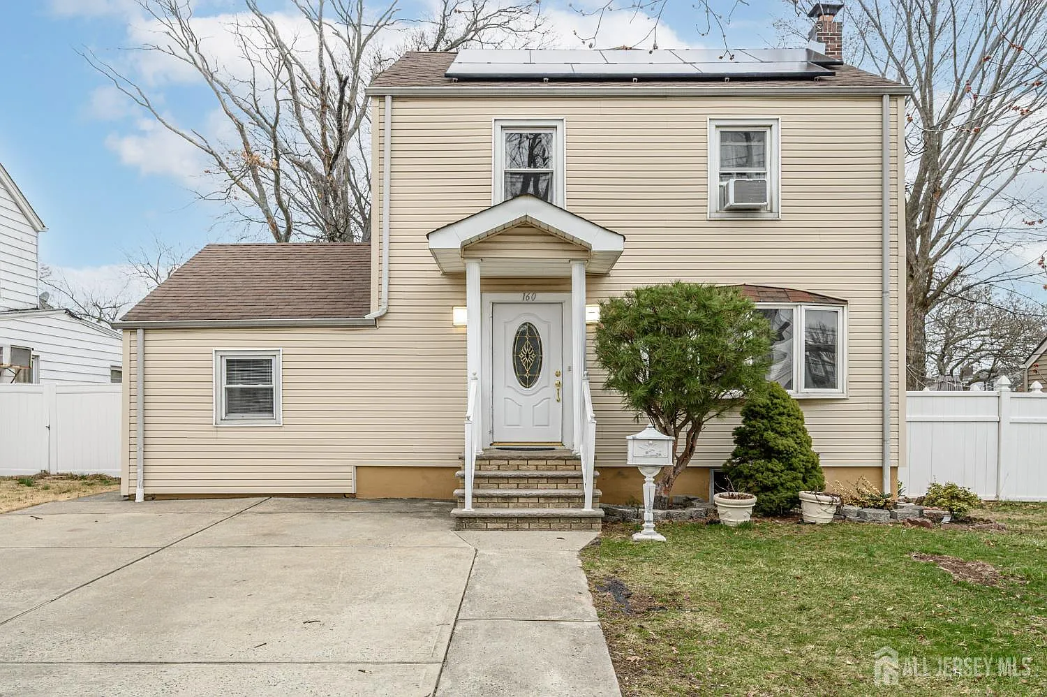 160 Carteret Ave photo 1