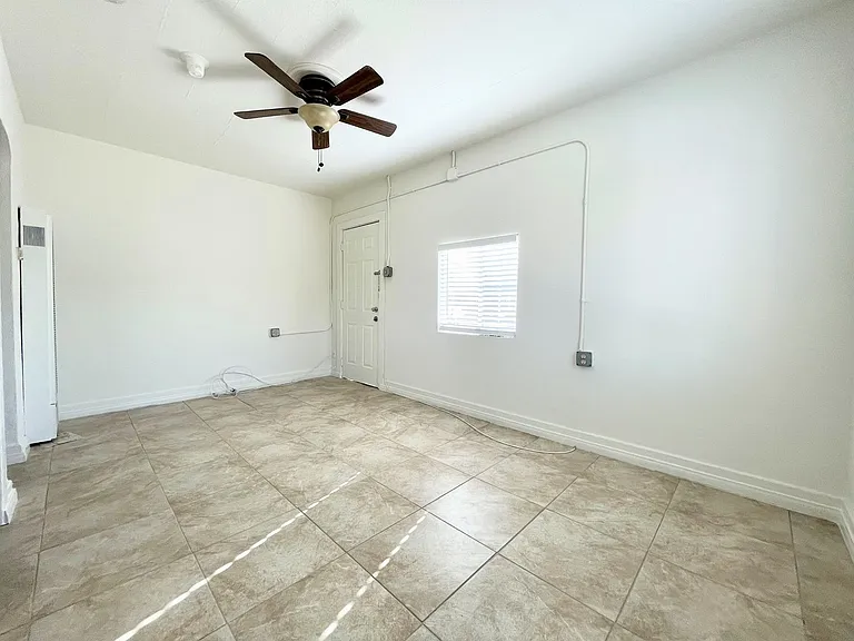 Remodeled Studio in Downtown Oceanside! — Photo 8