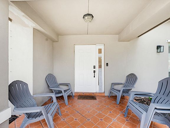2nd image of 412 Broward Avenue