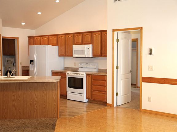 4th image of 817 Hollyann Ct