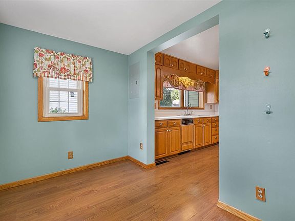 3rd image of 316 N Washington St