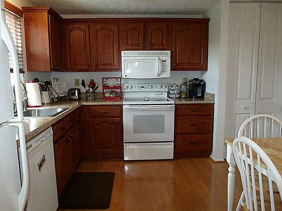 3rd image of 25 Prince George Dr