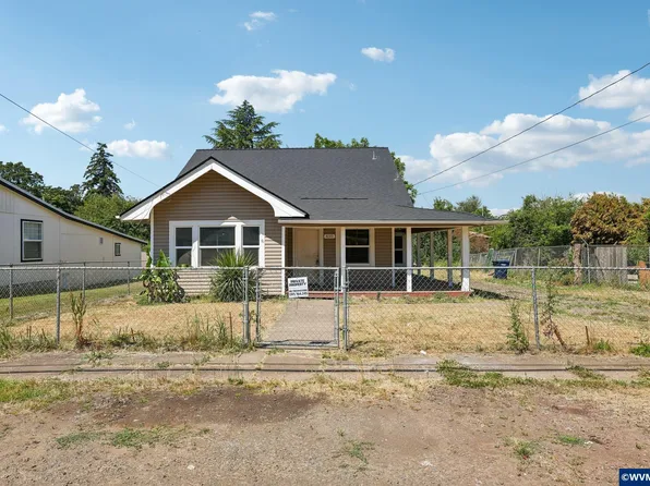 430 Log Cabin St, Independence, OR 97351