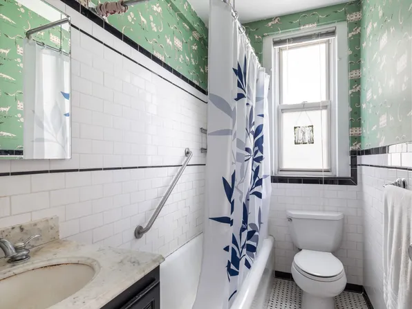 390 Riverside Drive image 5 of 7