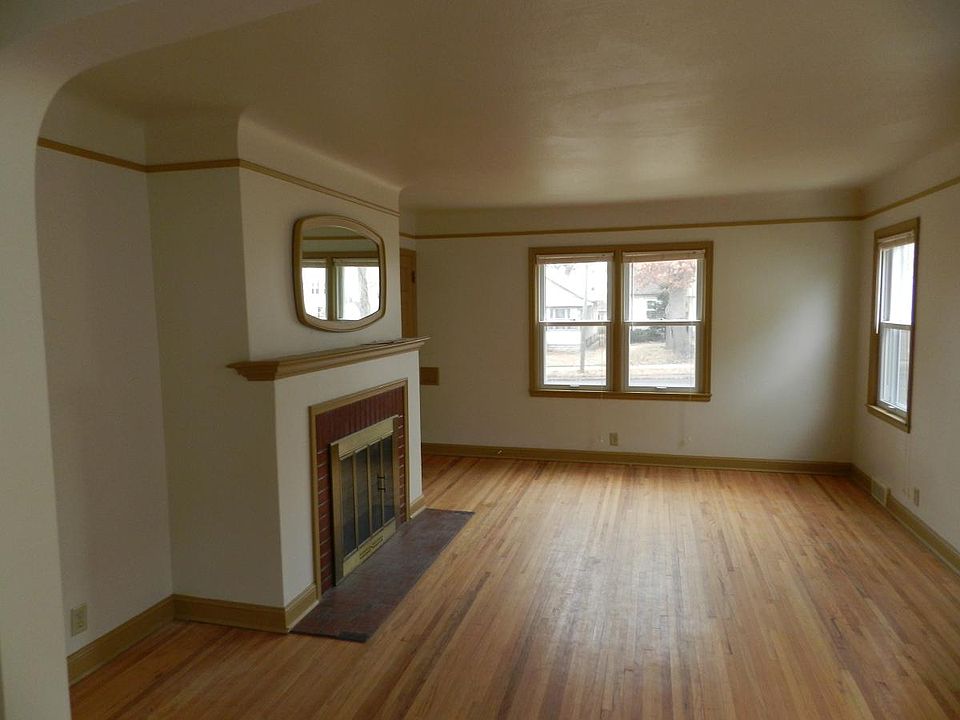 Wood burning fire place in Living Room
