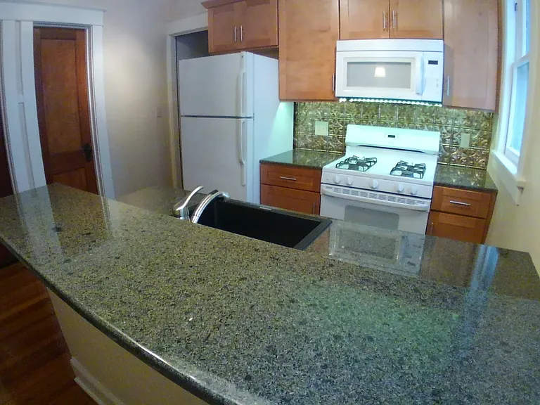 614 Myrtle Ave — Photo 2