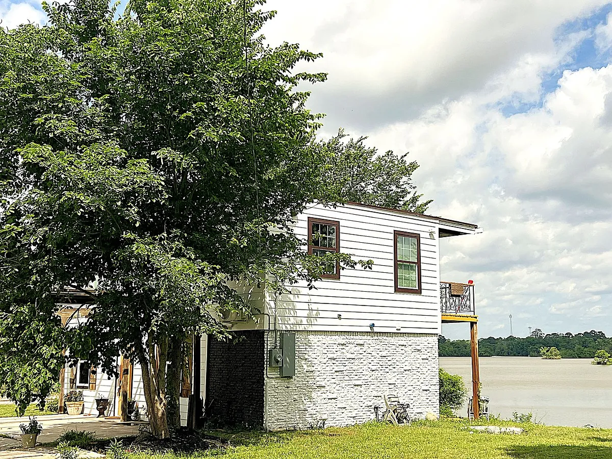 Building Photo - 2503 River Crest Dr #1