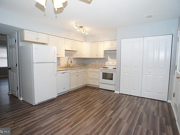 2nd image of 122 Carnival Dr