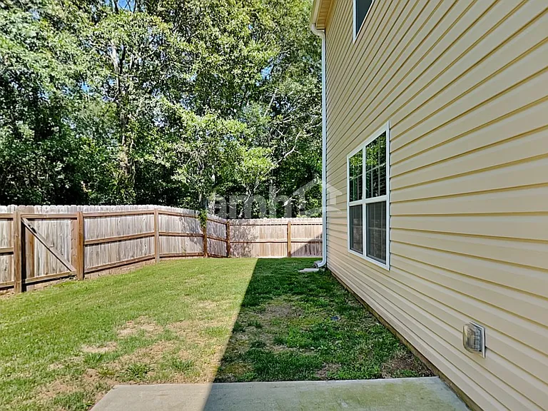 236 Addlestone Cir — Photo 23