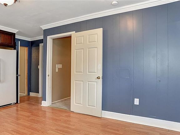 5th image of 310 Collinsville St
