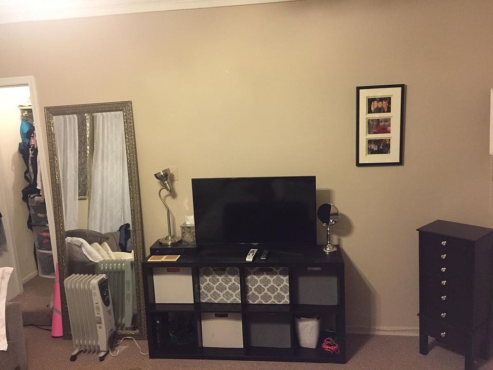 Large Bedroom w Closet