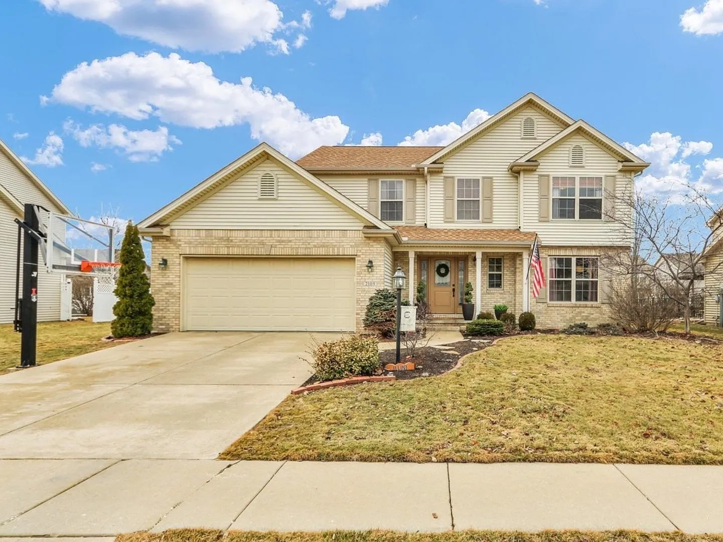 2109 Emerald Dr photo 1