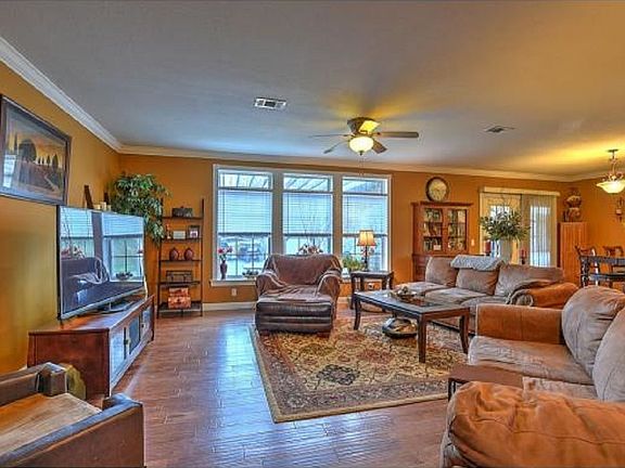 5th image of 702 Glenwood Dr