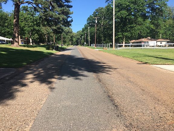 4th image of 824 Booth Dr