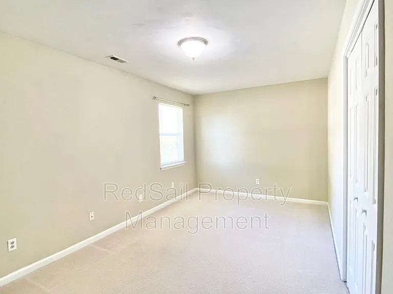 145 Bridle Ln — Photo 16