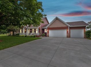 4645 Manor Dr, Eagan, MN 55123