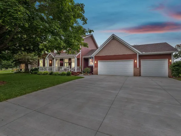 4645 Manor Dr, Eagan, MN 55123
