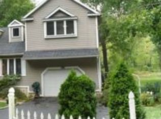 569 Roosevelt Dr, Oxford, CT 06478