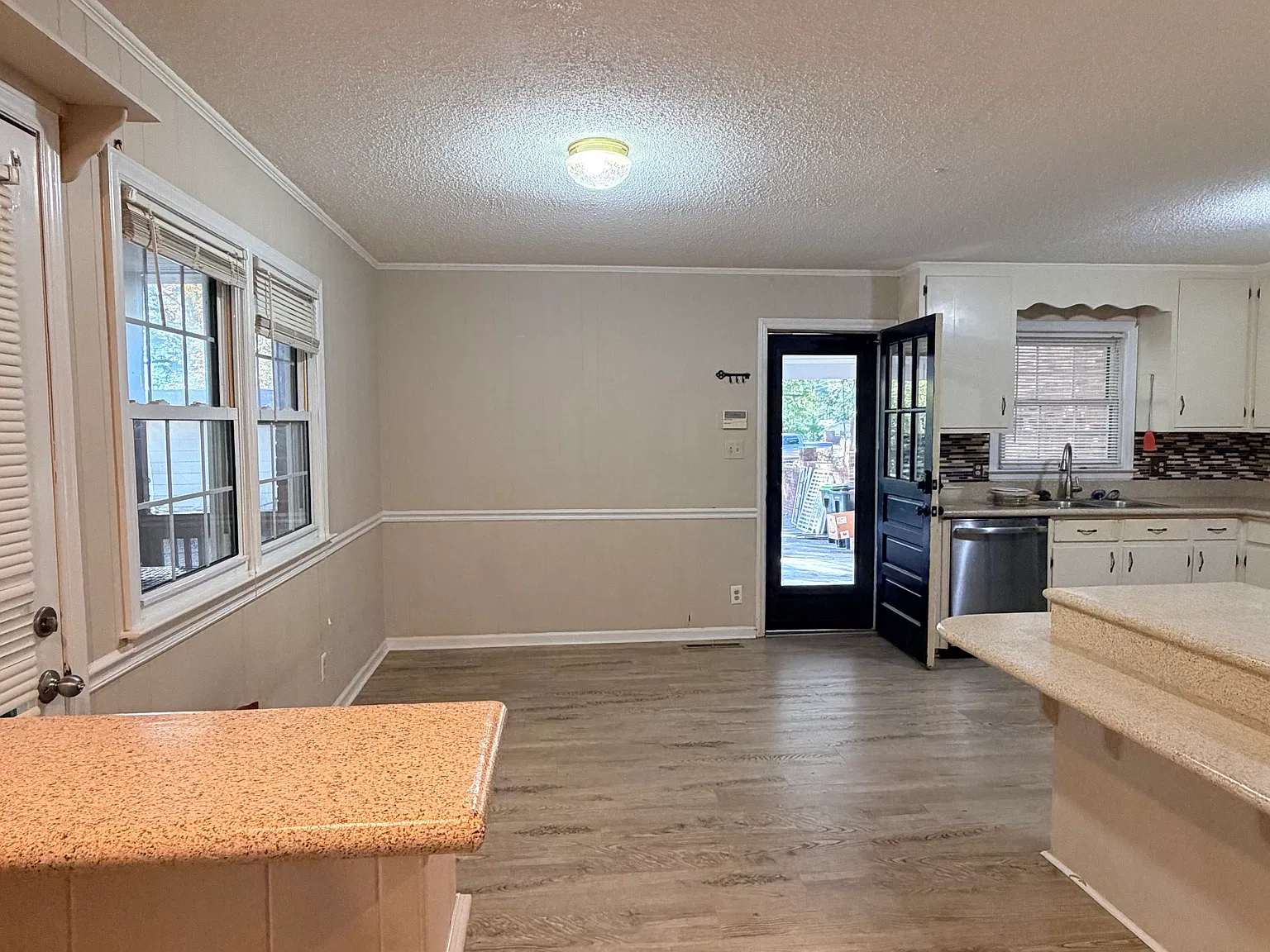 3 bed, 1859 sqft, $2,700 — Photo 4