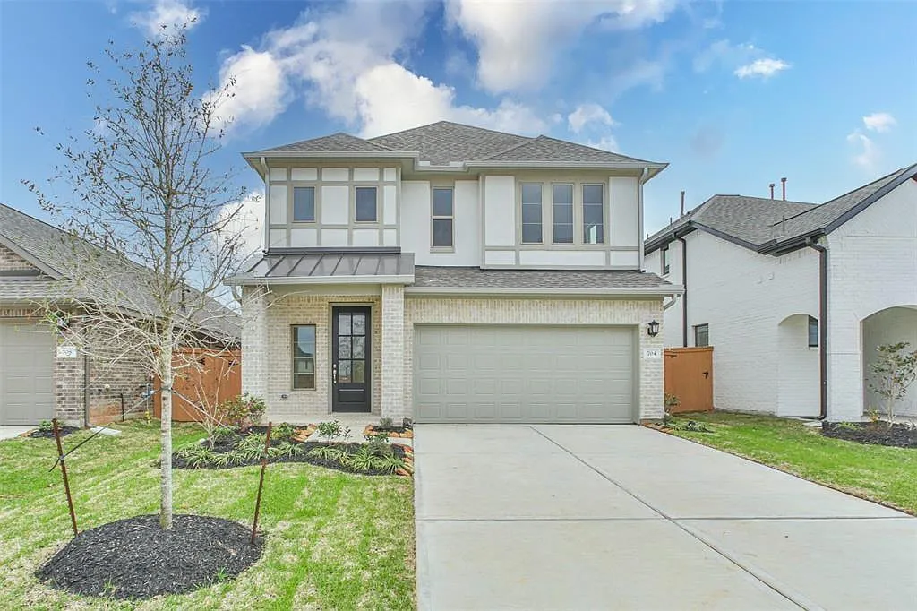 4 bed, 2.5 bath, 1861 sqft, $2,400 — Photo 1
