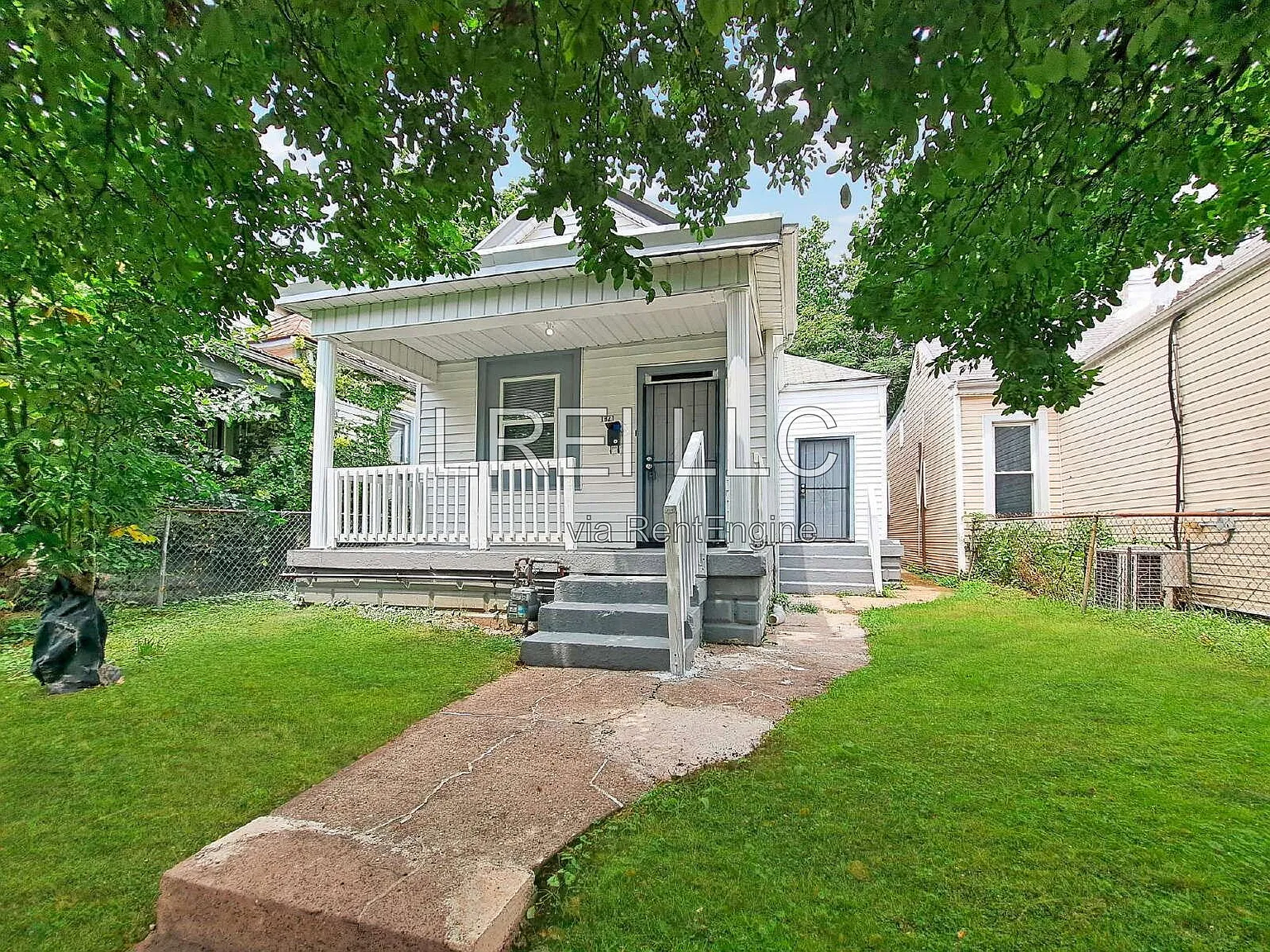 3 bed, 1.0 bath, 1222 sqft, $1,275 — Photo 1