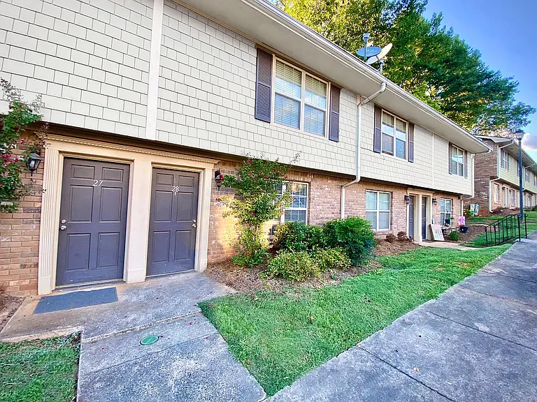 28 Villa Ct SE — Photo 1
