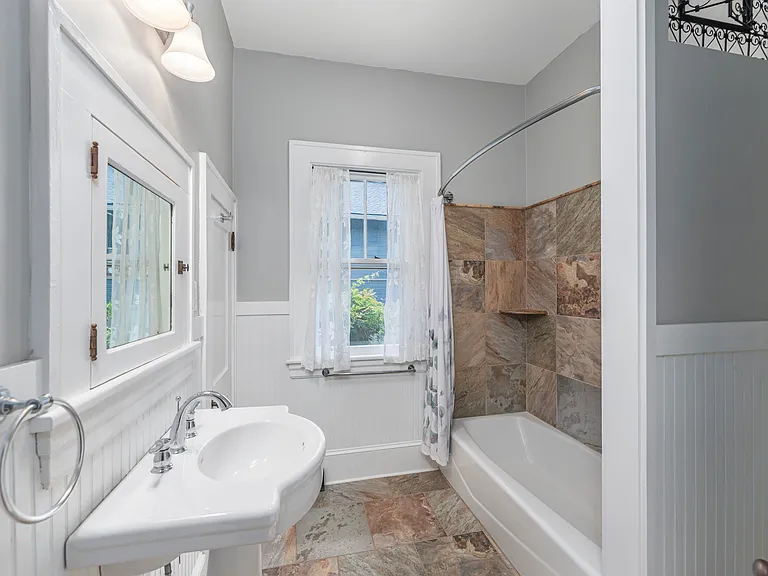 59 Henrietta St — Photo 13