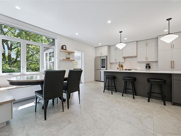 3rd image of 164 King St