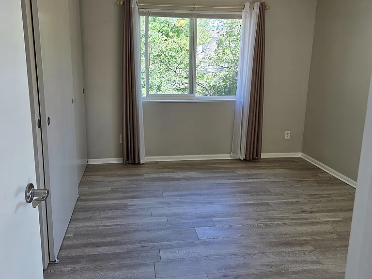 8555 Fairmount Dr — Photo 10