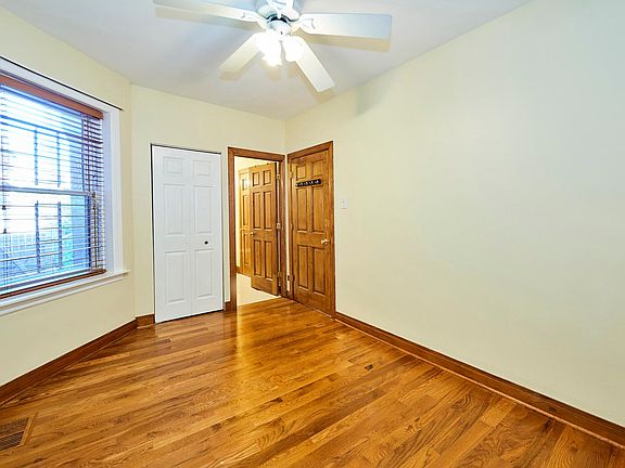 4th image of 3222 W Warner Ave #1