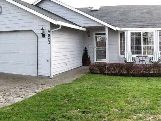 4923 NE 55th St photo 1