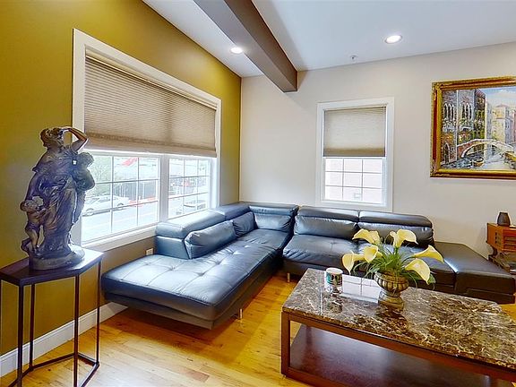 2nd image of 148 32nd St #2