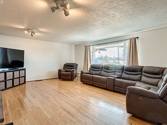 5th image of 6704 NE 199th St