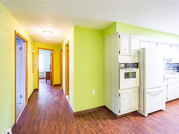 5th image of 133 Currier Ave