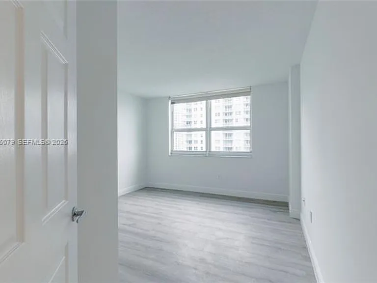 1155 Brickell Bay Dr #2204 — Photo 6