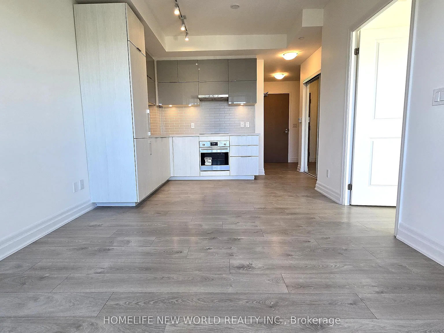 8 Rouge Valley Dr W — Photo 4