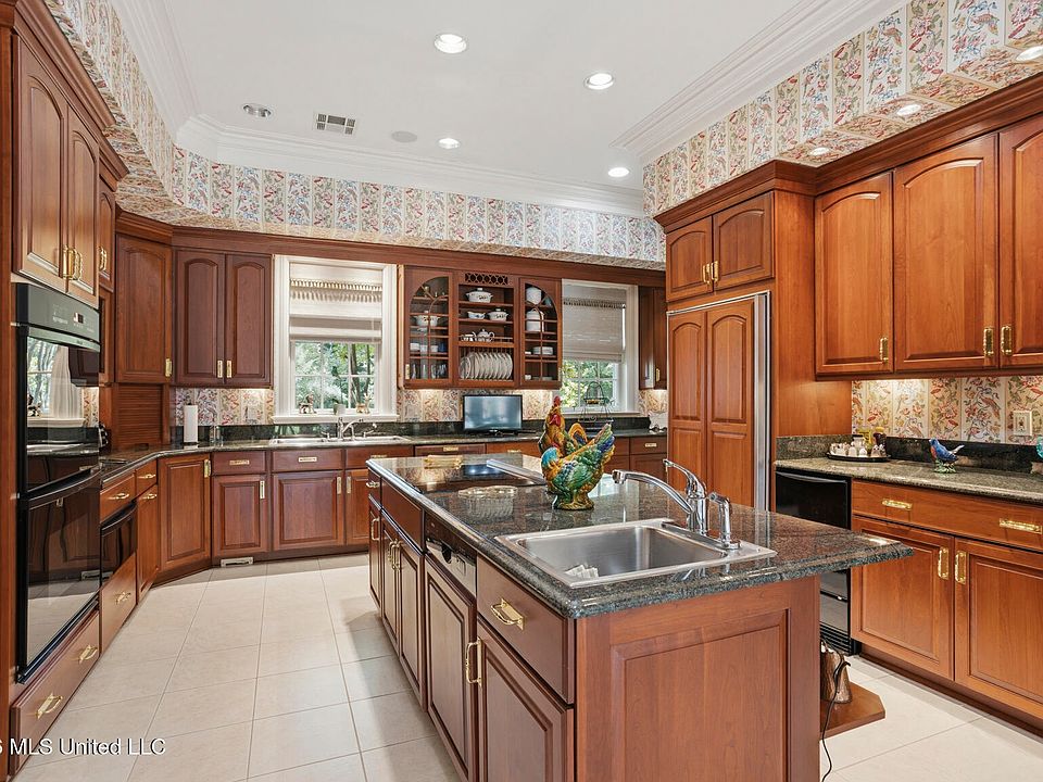 19th image of 147 Chantilly Dr