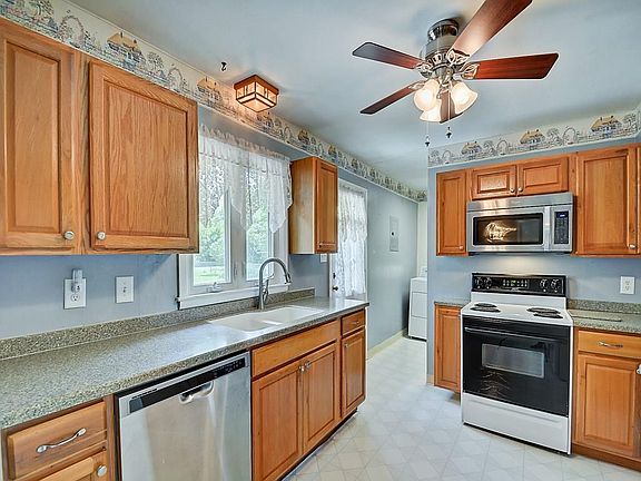 4th image of 3909 La Salle St