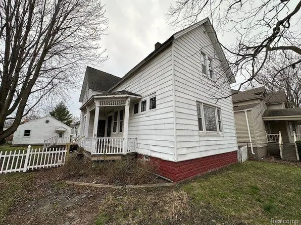 725 Eureka Rd, Wyandotte, MI 48192