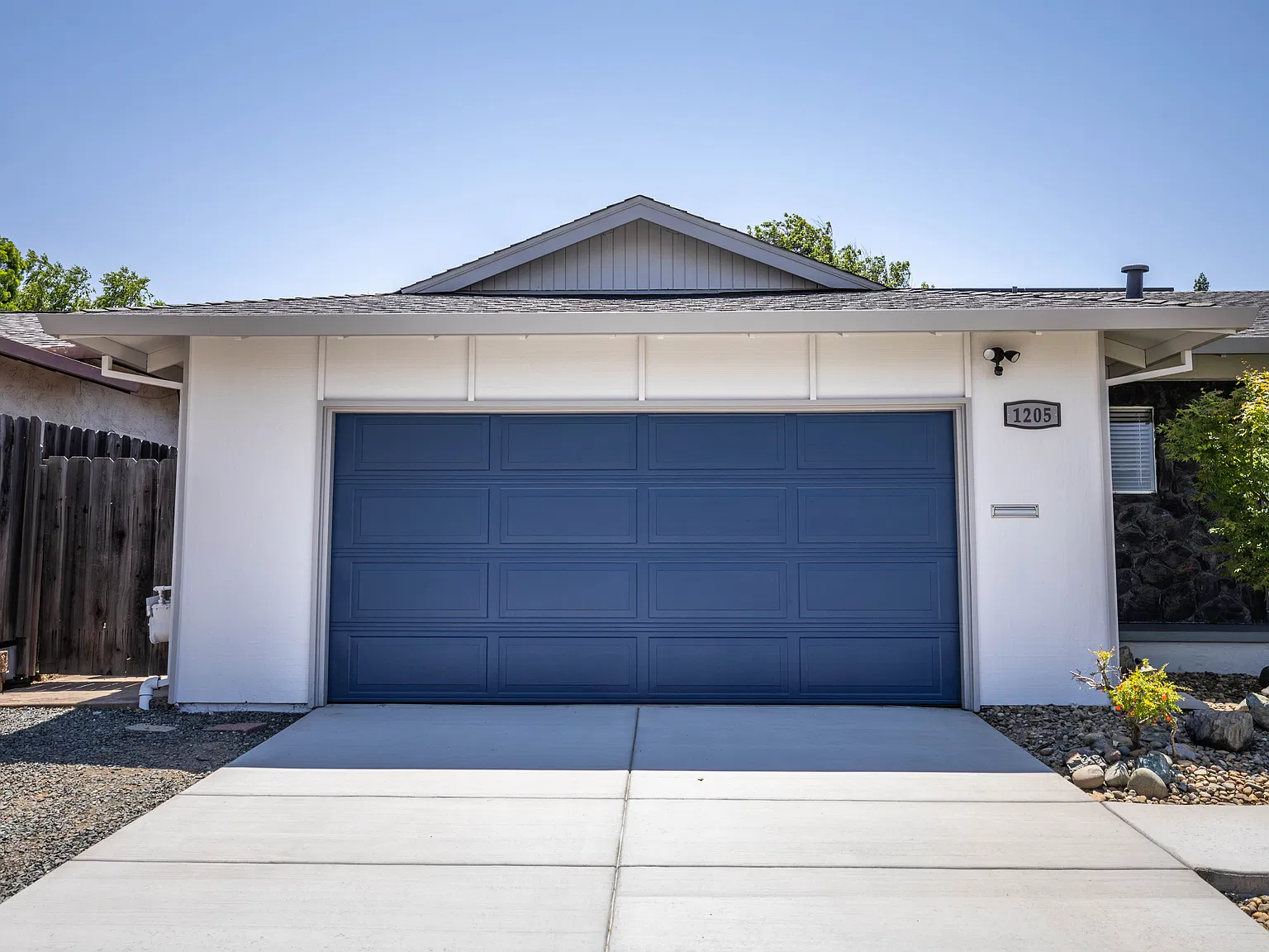 1205 Mission Dr — Photo 3
