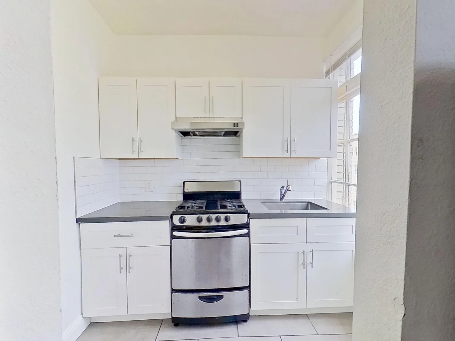 691 O'Farrell Street — Photo 3