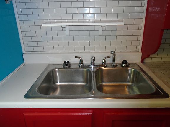 Colorful, efficient kitchen