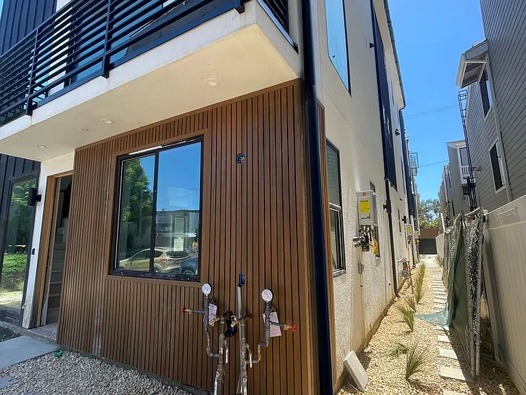 1815 Barry Ave — Photo 23